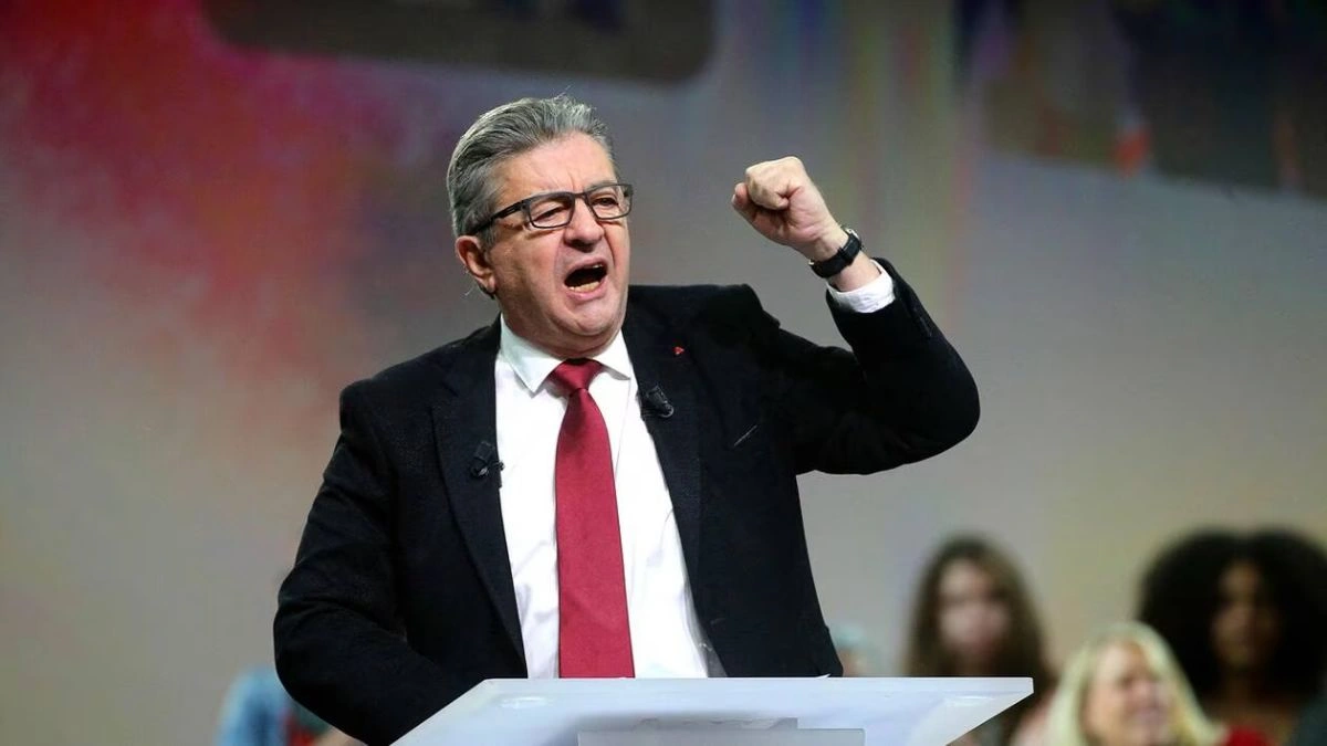 Jean-Luc Mélenchon mise sur les influenceurs en pleine crise