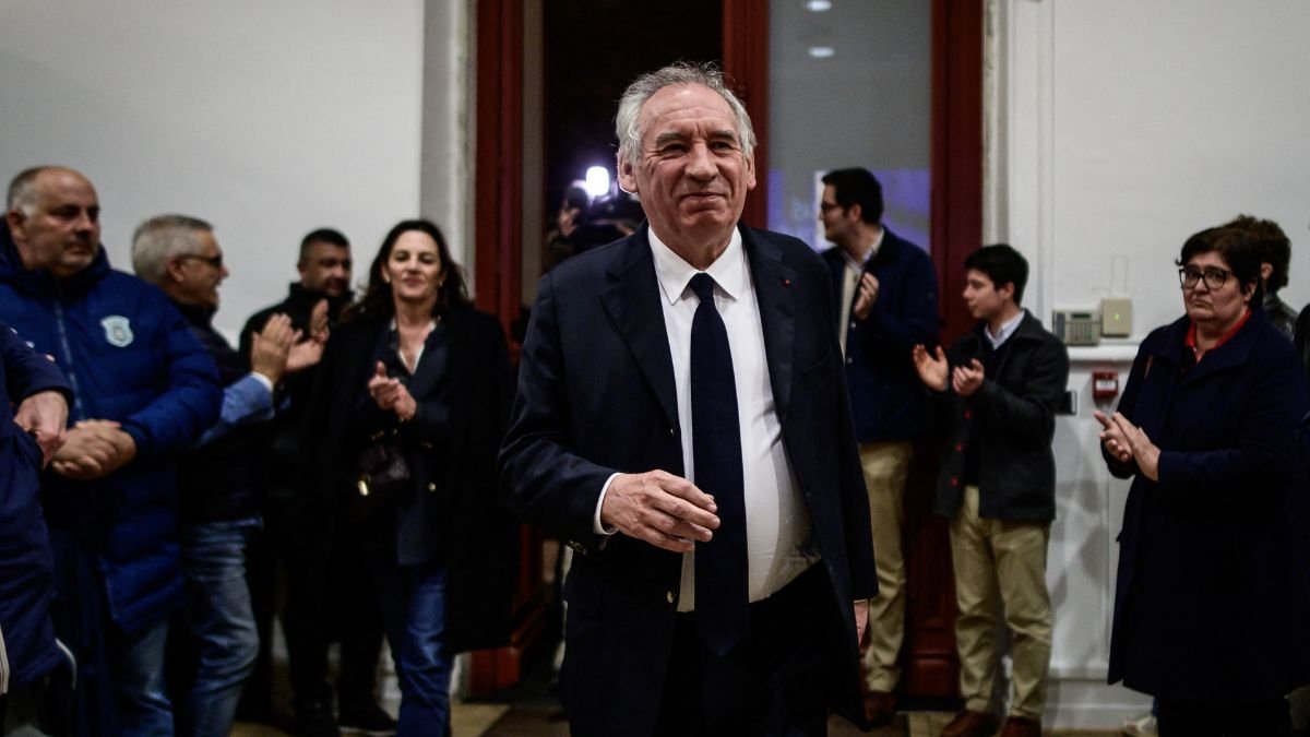 Élections Municipales À Pau - François Bayrou Face À Une Triangulaire Décisive