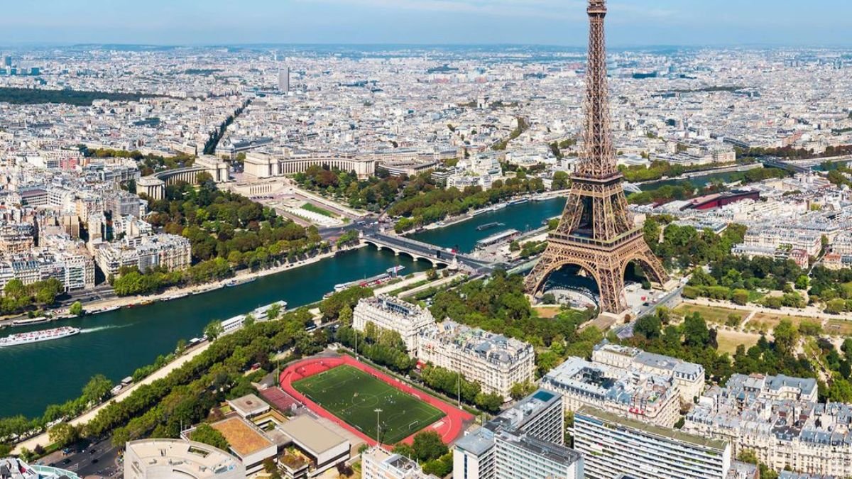 Météo Paris : Nuages, Pluies Éparses et Températures Douces Attendues dans la Capitale